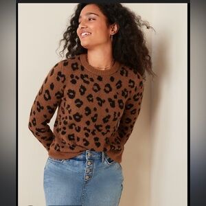 Old Navy Cozy Leopard Print Crew Neck Sweater